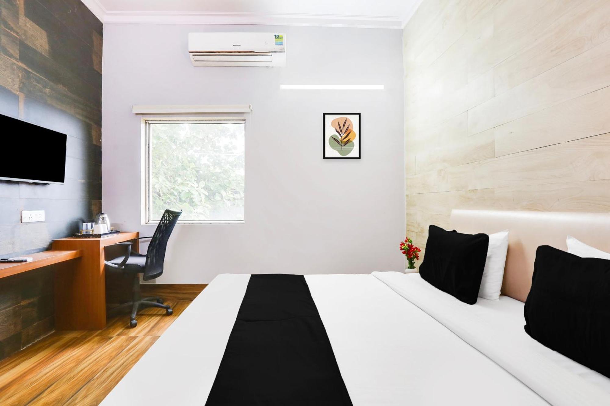 Отель Super Collection O Bhiwadi Экстерьер фото