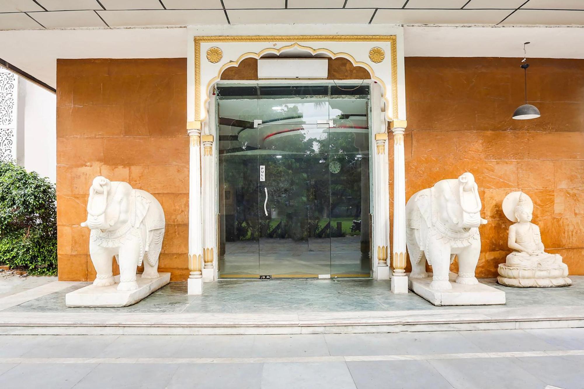 Отель Super Collection O Bhiwadi Экстерьер фото